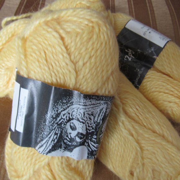 Lot 5 sks Patons Charm Yarn, Wool Blend, Yellow(1699), 50g each - Picture 4 of 4